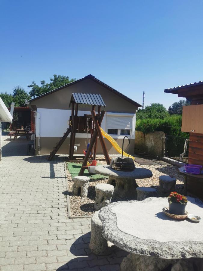 Edit Vendeghaz Tiszaújváros Exteriér fotografie