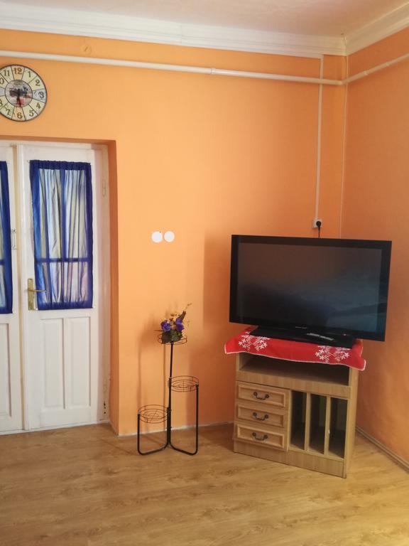 Edit Vendeghaz Tiszaújváros Exteriér fotografie
