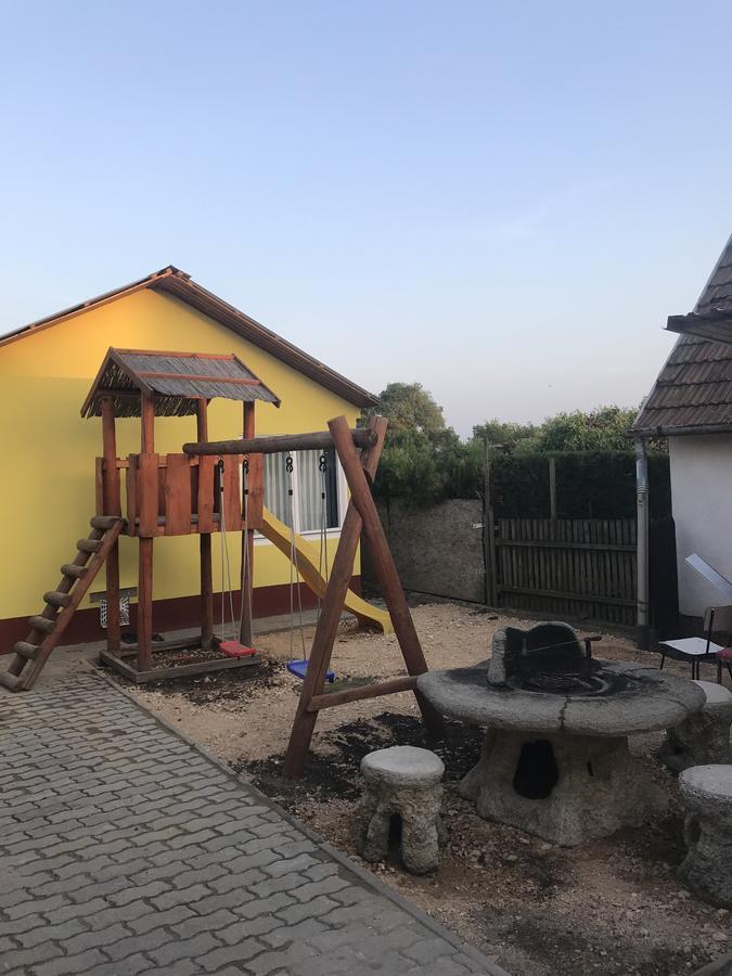 Edit Vendeghaz Tiszaújváros Exteriér fotografie