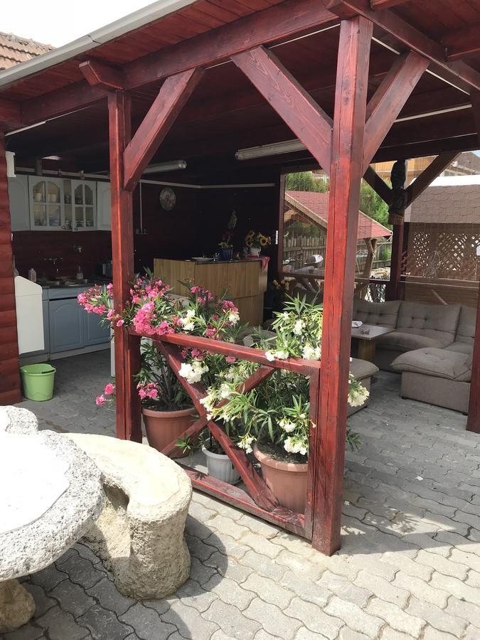 Edit Vendeghaz Tiszaújváros Exteriér fotografie